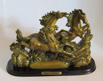 Elegant Collections Resin Horse Sculpture