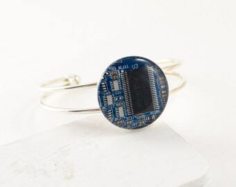 Recycled Circuit Board Bracelet Blue, Circuit Board Jewelry, Geeky Cuff Bracelet, Woman Engineer, Technology Gift for Her, Techie Jewelry