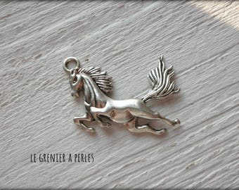 X 1 galloping horse charm