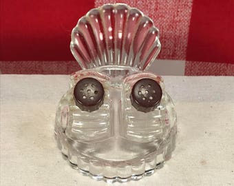 Vintage Clear Glass Scallop Shell Salt And Pepper Shakers & Carrier