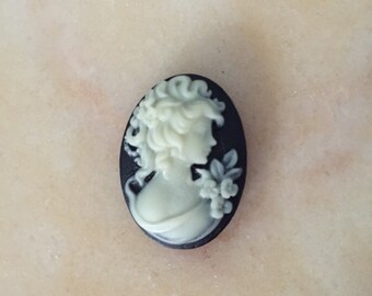 Greek Lady small cameo cabochon