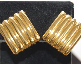 MONET Gold tone Diagonal Ribbed Clip Earrings, Vintage (TB274)