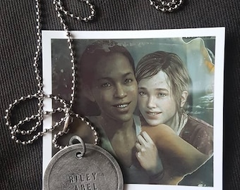 The last of Us - Left Behind Abel Riley's Firefly Dogtag & Ellie Polaroid