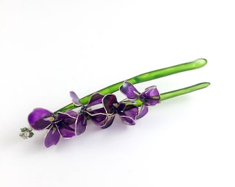 Iris flower brooch. Violet brooch. Flower brooch. Jewellery. Gift for a woman. Wedding brooch