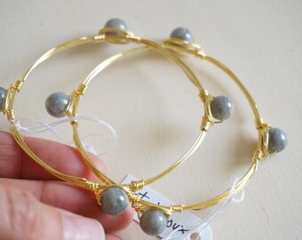 Antique style bracelet in gold plated copper and labradorite, wire wrapped bracelet, gemstone bracelet, gemstone bangle,antique style