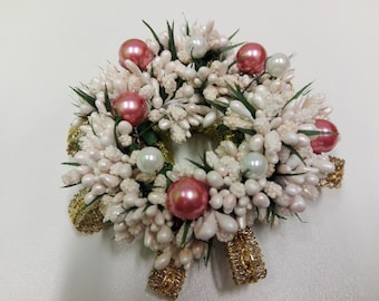 Girocandela with white flowers and pink and white pearls