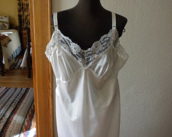 Vintage Roaman's full slip size 40 Nylon slinky sexy white lacy lingerie slip dress
