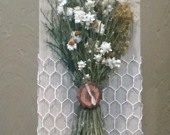 dried flower wall hanging, flower arrangement, dried flower art, country decor, farmhouse decor, country chic decor