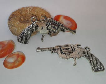 Pistol, revolver 35 * 15mm silver colored metal pendant