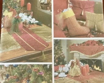 Simplicity 4784 Holiday Home Decorating Collection Tree Skirt, Table Cloth, stockings and Table Runner, uncut