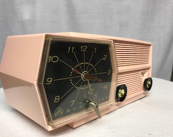 Vintage RCA retro tube radio with iphone or bluetooth Input.