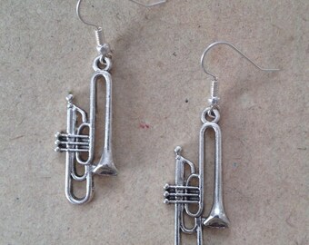 Trumpet earrings silver