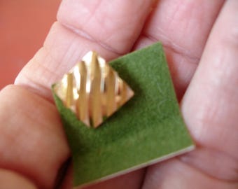 Vintage Tie Tac Goldtone,Simple elegance,small square,5 deep grooves