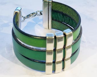 Leather and silver metal Cuff Bracelet.