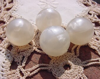 Eggshell Moonglow Vintage Lucite Beads