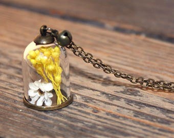 Long necklace with dried flowers
