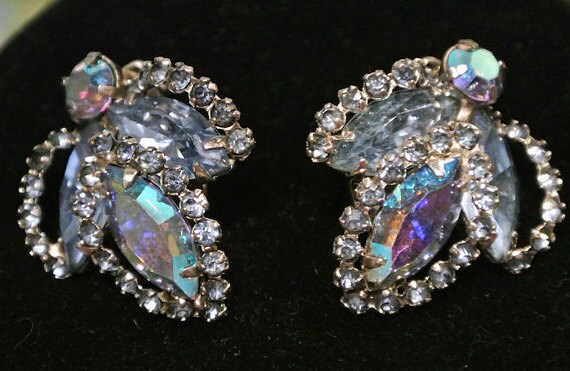 Vintage WEISS Rhinestone Earrings / Clip On