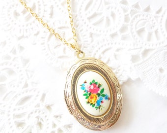 Gold Vintage Locket Necklace - Gold Oval Floral Locket - Vintage Flower Limoges Locket Necklace - Flower Cameo Cabachon Locket - Keepsake