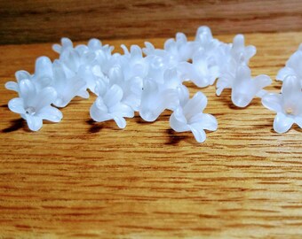 White Lucite/Acrylic Flowers 12 x 7 mm