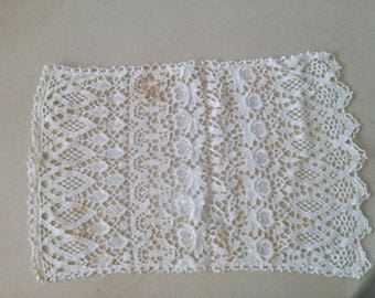 Vintage rectagular crochet doiliy, 20'' x 13''