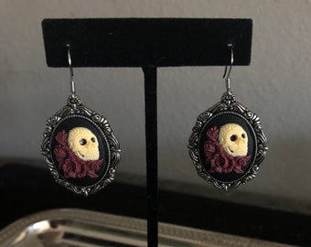 Skull roses cameo steampunk silver earrings