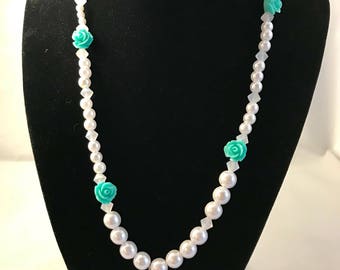 Pearls & Mint green roses