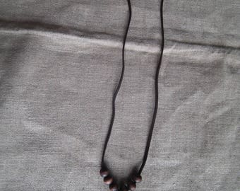Necklace in suede and Peacock feather Hat