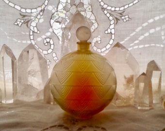 Worth, Vers la Jour, 30 ml. or 1 oz. Flacon, Lalique, 1925, Paris, France ..