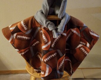 Car Seat Poncho Footballs / Gray / Gray
