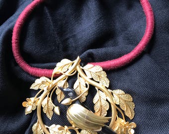 Elegant bird necklace