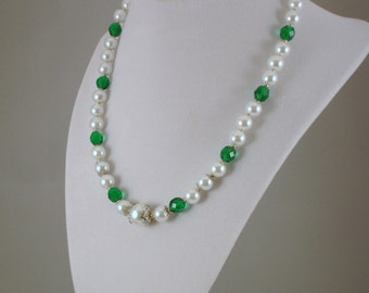 Pearls and crystals necklace