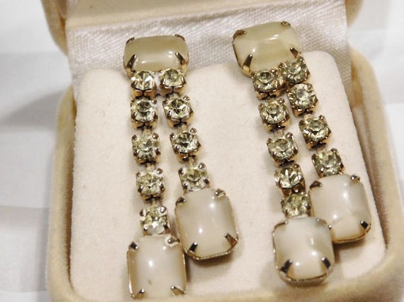 Vintage Rhinestone Dangle Earrings / Moonglow / Screw Back