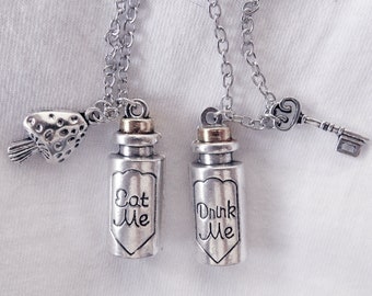 Alice in Wonderland necklace (Drink me, Eat me)