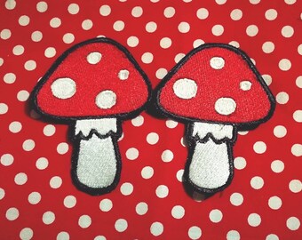 Embroidered patch in yarn. Amanita mushroom Muscaria 8x5cm approximately mushroom