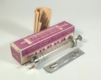 Vintage Soviet glass Syringe 5 ml in the box + 2 needles - Medical supplies