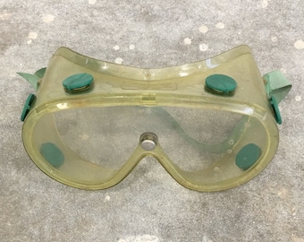 Vintage Willson Vue Guard Safety Goggles