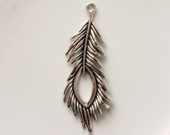 Maxi silver feather pendant
