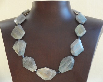 Labradorite 1-Row Necklace with Faceted Coated Spinel.