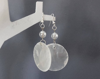 Earrings with White Pearl and mother of Pearl