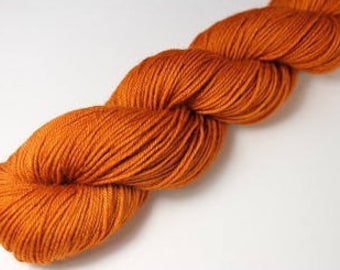Skein hand - dyed Fingering - superwash Merino - and Nylon 50 g / m 210 - pumpkin