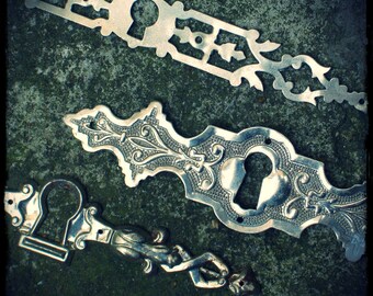 Six entrées de serrures en métal argenté, vintage Français, fournitures de bijoux, estampage, style du XIXe siècle