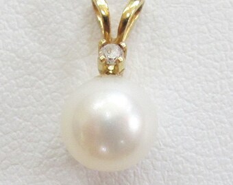 14K Yellow Gold Cultured Pearl Pendant