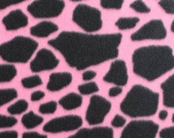 1 Set of Giraffe Print On Pink Print, Seat Covers and Steering Wheel Cover Custom Made.