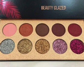 10 Colors Eyeshadow Palette helps make your eyes brighter and charming