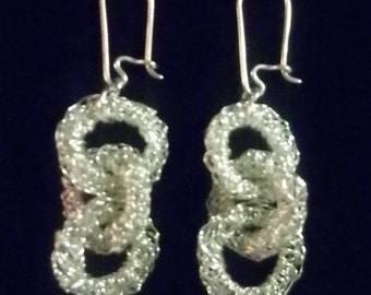 Interlaced chrocheted earrings