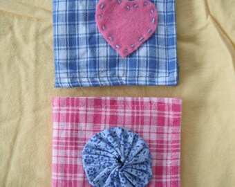 Handmade Needle Case / Sewing Supplies / Pin Holder / Seamstress Gift / Travel Sewing Kit
