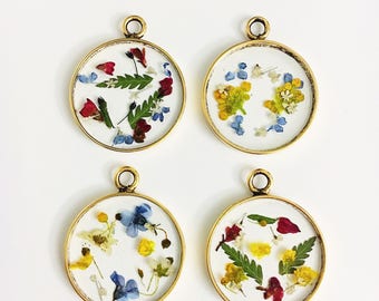 Valley- gold circle pressed flower necklace