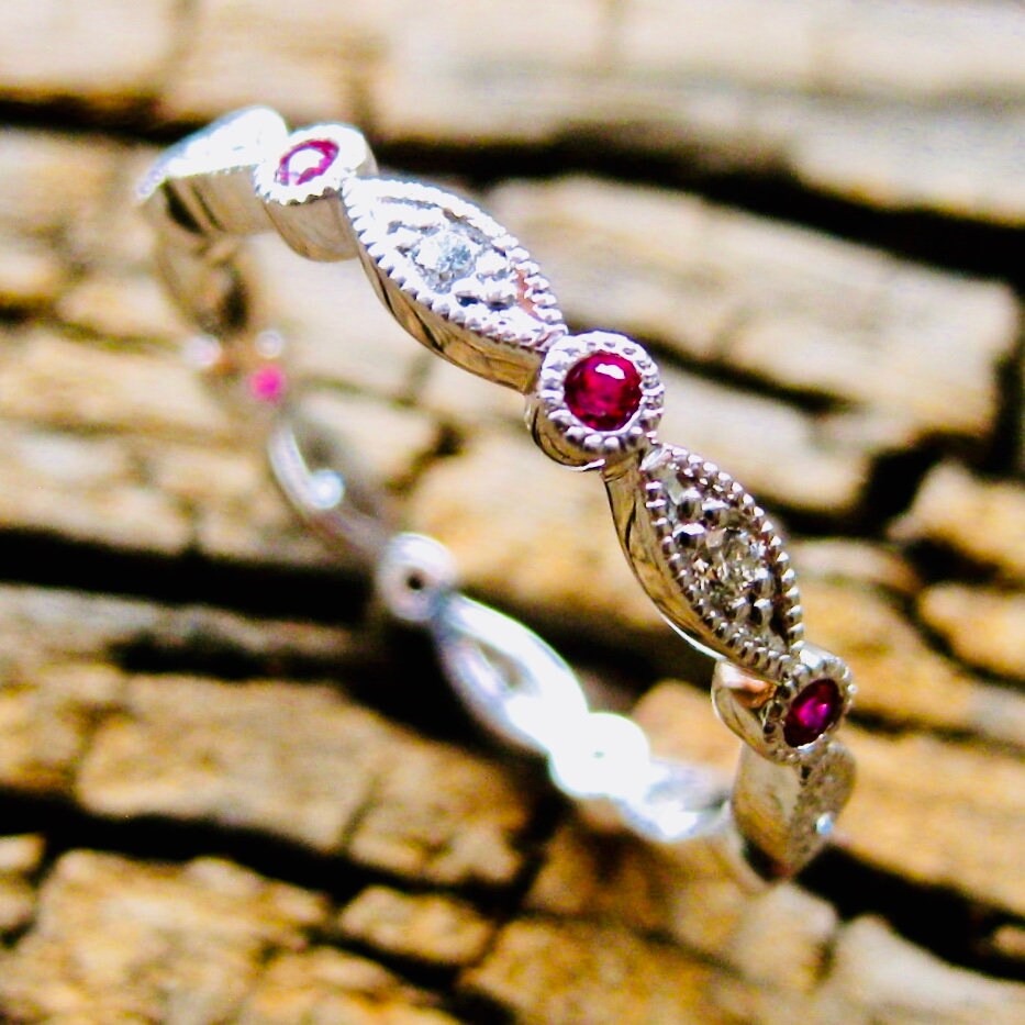 Elegant Wedding Ring in 14K White Gold with Diamonds & Rubies