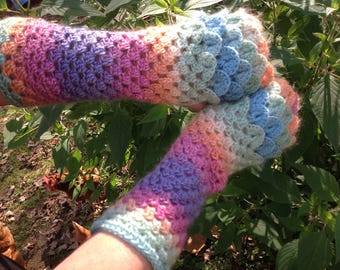 Dragonscale Gloves Ladies Size SM.