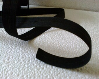 Flat, black, elastic at holes "boutonniere", 19mm wide